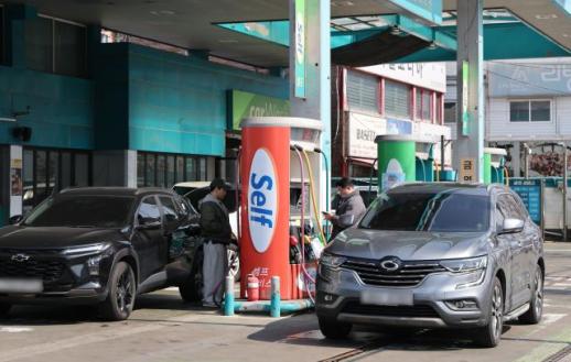 [물가 덮친 고유가] 3월 소비자물가 급등 우려…회복 중인 소비에 찬물