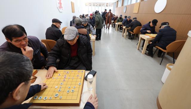 Seniors play janggi at Tapgol Senior Culture Playground in Jongno-gu Seoul March 11 2026 AJP Han Jun-gu