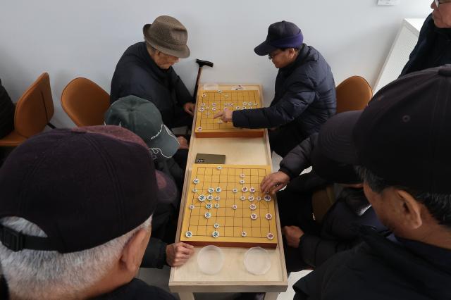 Seniors play janggi at Tapgol Senior Culture Playground in Jongno-gu Seoul March 11 2026 AJP Han Jun-gu
