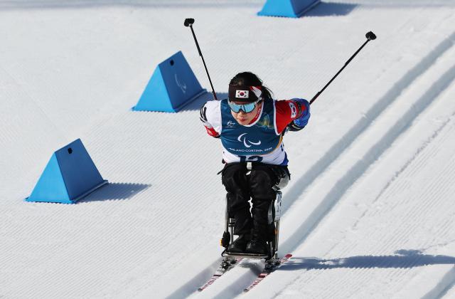 Kim Yoon-ji of South Korea races in the women’s sitting biathlon sprint 75 km final at the 2026 Milan-Cortina Winter Paralympics in Tesero Italy March 72026 local time Yonhap 20260307