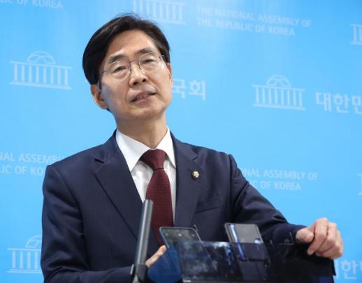 조경태 결의문 아닌 행동으로 절윤해야