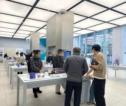 "프라이버시 기능 제일 기대돼"…갤럭시 S26 출시일부터 흥행 조짐