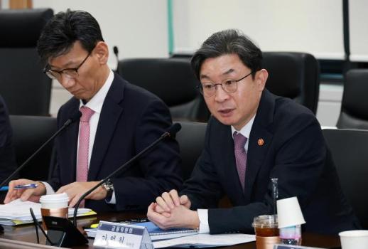 이억원 금융위원장 중동상황 불확실성 대비 리스크 관리 만전 기할 것