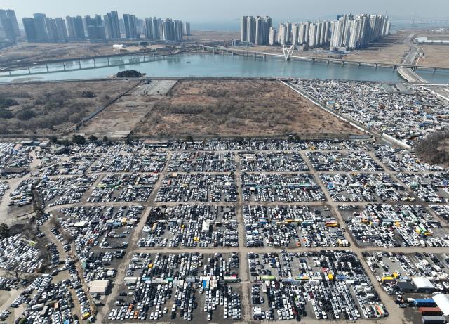 A photo showing used cars parked in Incheon for overseas shipment Yonhap
