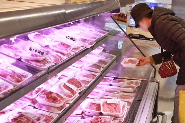12일 서울의 한 대형마트 돼지고기 판매대 모습사진연합뉴스