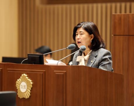 조미옥 의원이 5분 자유발언을 하고 있다사진수원시의회