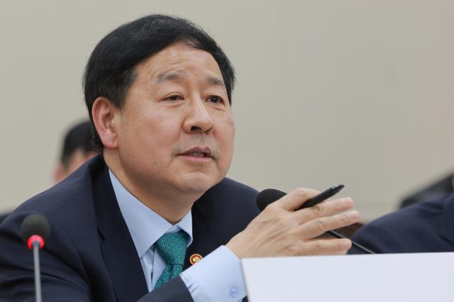 구윤철 부총리 겸 재정경제부 장관이 11일 국회에서 열린 재정경제기획위원회 중동 사태 관련 현안 질의에서 의원 질의에 답하고 있다 사진연합뉴스