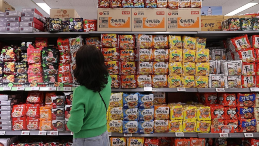 라면·식용유 가격 4월부터 줄인하…농심·CJ제일제당 등 동참(종합) 