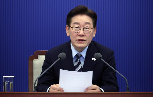 이재명 대통령이 12일 청와대에서 열린 수석보좌관회의에서 발언하고 있다 사진연합뉴스