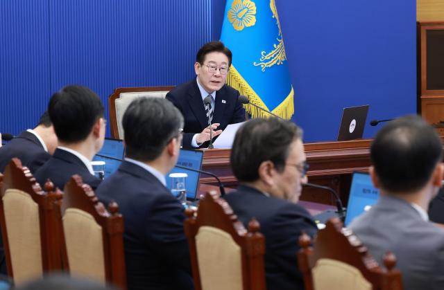 이재명 대통령이 12일 청와대에서 열린 수석보좌관회의에서 발언하고 있다 사진연합뉴스