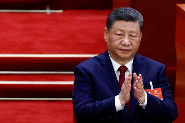 12일 중국 베이징 인민대회당에서 열린 전국인민대표대회 폐막식에 참석한 시진핑 중국 국가주석이 박수를 치고 있다 사진로이터연합뉴스