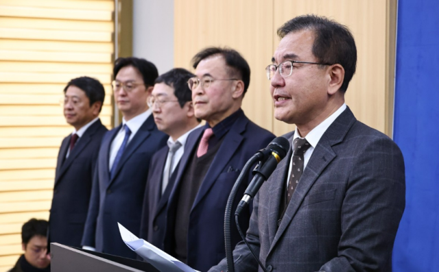 채상병 순직 사건 외압·은폐 의혹을 수사해온 이명현 순직해병 특별검사가 28일 서울 서초구 특검 사무실에서 열린 정례 브리핑에서 최종 수사 결과를 발표하고 있다 사진연합뉴스