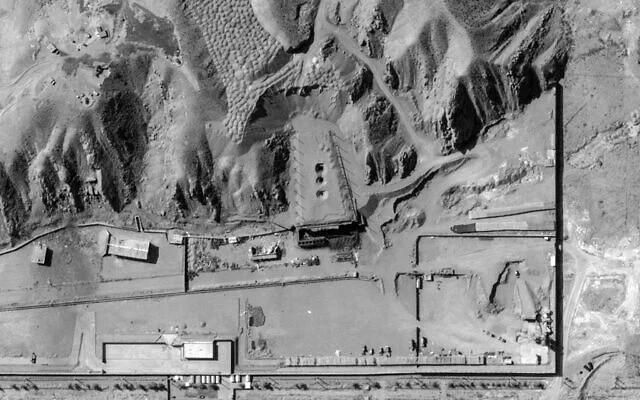 이스라엘군이 이란의 핵시설을 타격했다고 주장하며 그 증거로 제시한 미 위성업체 반토르의 3월11일자 위성 영상 사진연합뉴스