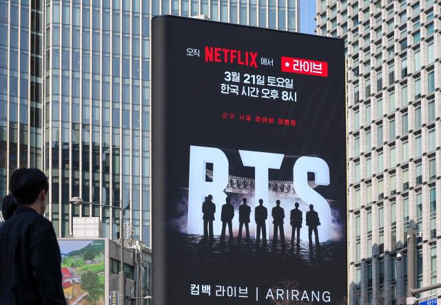 Gwanghwamun redresses to play the host for BTS show 