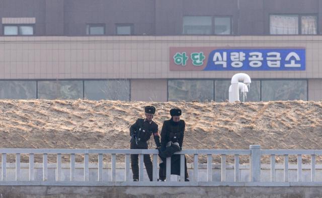 North Korean border patrol servicemen stand at the embankment identified as newly constructed according to satellite imagery in Hadan district of North Koreas Sinuiju seen from Dandong Liaoning province China January 15 2026 Reuters-Yonhap 