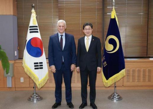 이억원 금융위원장, SC그룹 회장 면담…혁신기업 지원 강화해달라