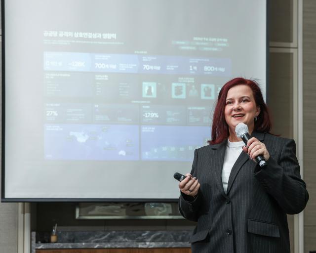 아나스타샤 티호노바 그룹아이비 아시아태평양APAC 기술 총괄이 13일 2026 하이테크 범죄 트렌드 보고서에 대해 설명하고 있다사진그룹아이비