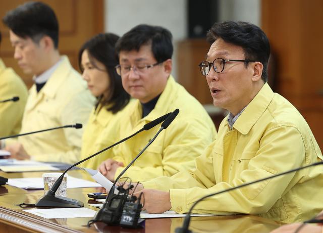 김민석 국무총리가 2일 서울 종로구 정부서울청사 대회의실에서 열린 중동 상황점검 관련 긴급 관계부처회의에서 모두발언을 하고 있다 사진연합뉴스
