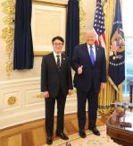PM Kim holds surprise meeting with Trump at White House