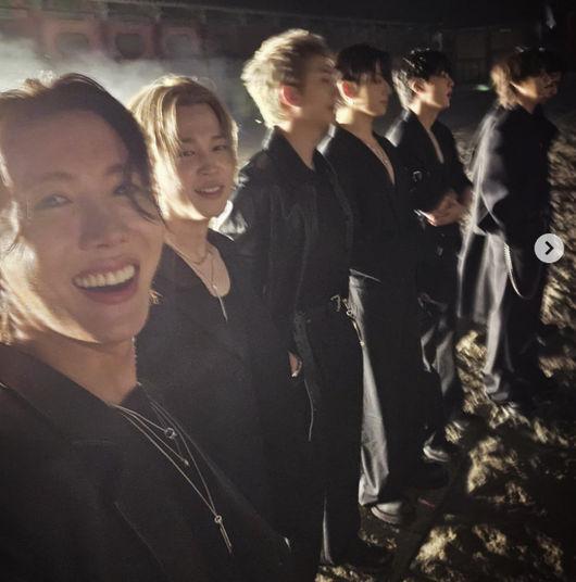 [BTS光化門D-7] BTS、カムバック公演の練習姿公開…J-HOPE、練習室で撮ったメンバーたちの姿アップロード