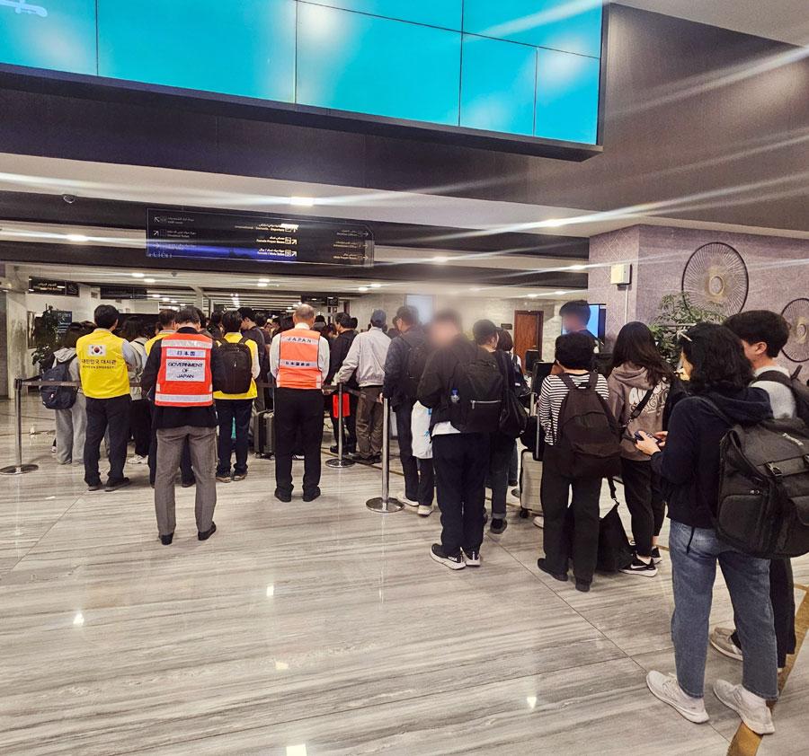 More South Koreans airlifted from Saudi Arabia amid escalating Middle East conflict