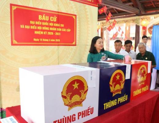 Cử tri cả nước đi bầu cử đại biểu Quốc hội khóa XVI và HĐND các cấp nhiệm kỳ 2026-2031