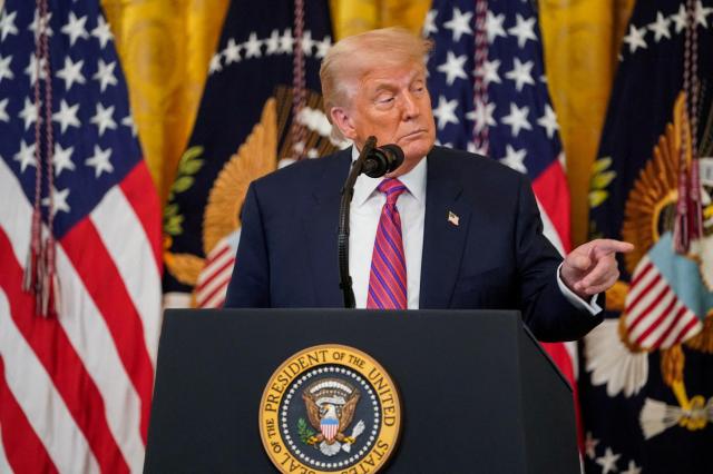 트럼프, 이란 보도에 사실과 정반대 격분…방송사 면허박탈 압박도