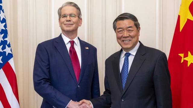 베선트 미 재무장관과 허리펑 중국 부총리 사진AP 연합뉴스