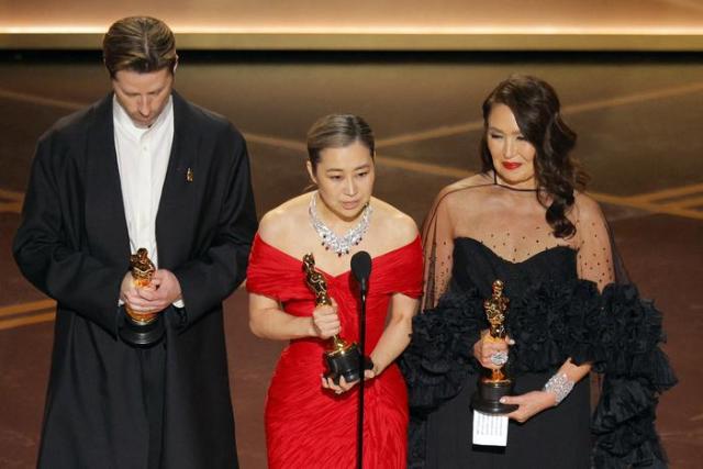 케이팝 데몬 헌터스 연출자 매기 강 감독이 15일현지시간 열린 제98회 아카데미 시상식에서 수상 소감을 발표하고 있다사진로이터 연합뉴스