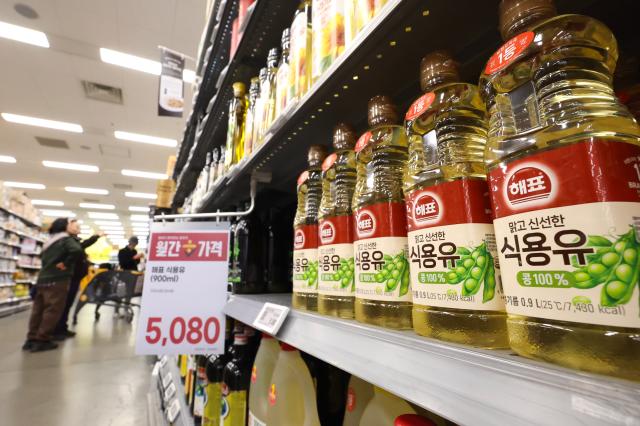 Cooking oil is displayed at a large discount store in Gyeonggi Province March 16 2026 AJP Han Jun-gu