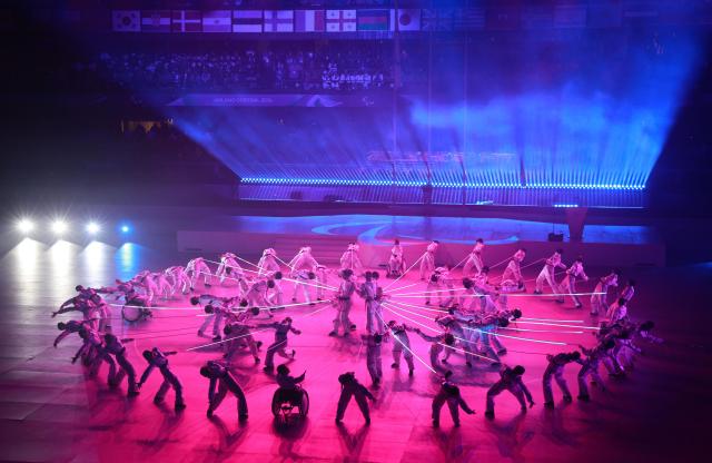 A celebratory performance takes place during the closing ceremony of the 2026 Milan-Cortina Winter Paralympics at the Cortina Curling Olympic Stadium in Cortina dAmpezzo Italy on March 15 2026 Yonhap 20260315
