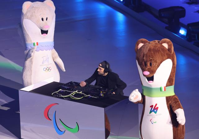 A celebratory performance takes place during the closing ceremony of the 2026 Milan-Cortina Winter Paralympics at the Cortina Curling Olympic Stadium in Cortina dAmpezzo Italy on March 15 2026 Yonhap 20260315
