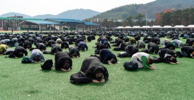 告别亲人踏上军旅