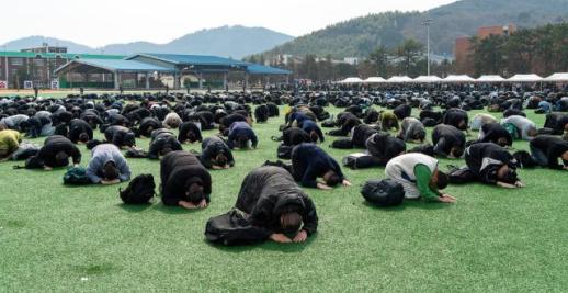 告别亲人踏上军旅