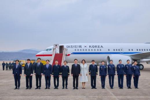 李대통령, 새 전용기 신형 공군 2호기 첫 탑승