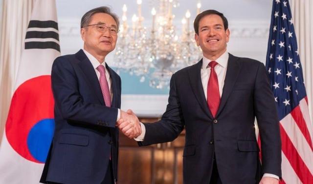 조현왼쪽 외교부 장관이 마코 루비오 미국 국무부 장관 사진연합뉴스
