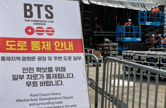 A traffic control notice stands at Gwanghwamun Square in Seoul five days ahead of the comeback performance of BTS March 16 2026 AJP Yoo Na-hyun 20260316