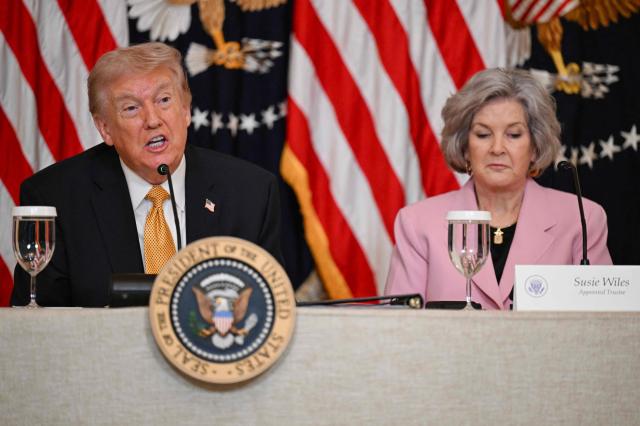 도널드 트럼프 미국 대통령왼쪽과 수지 와일스 백악관 비서실장 사진AFP연합뉴스