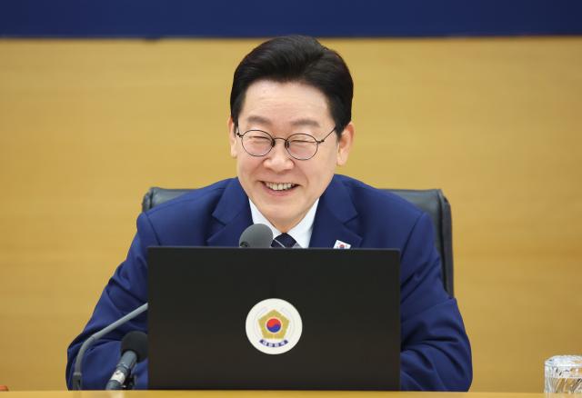 이재명 대통령이 17일 정부세종청사에서 국무회의를 주재하고 있다 사진연합뉴스