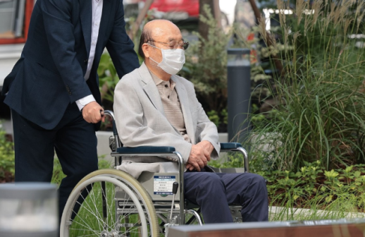 김건희에 금품 제공 이봉관 전부 인정…특검, 징역 1년 구형