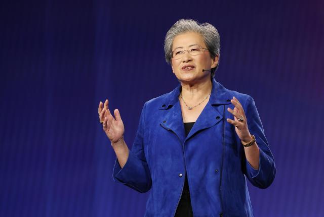 리사 수 AMD CEO가 CES 개막을 하루 앞둔 지난 1월 5일현지시간 미국 라스베이거스 베네시안 호텔에서 키노트 연설을 하고 있다사진연합뉴스