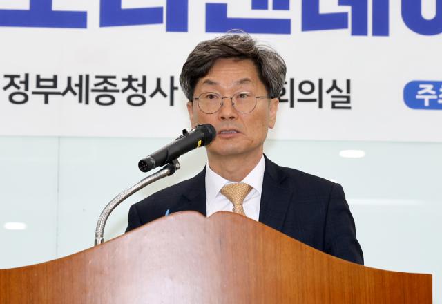 정일연 국민권익위원장이 지난 13일 세종시 정부세종청사에서 열린 2026년 권익위 2030청년자문단 위촉식에서 인사말을 하고 있다 사진국민권익위원회
    