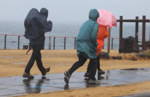 [내일날씨] 우산 챙기세요 전국에 비...제주, 최대 50㎜