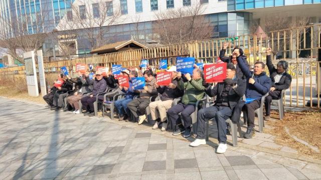 국립축산과학원 축산자원개발부 이전에 따른 정당한 보상과 지역 균형발전을 요구하는 ‘함평범군민대책위원회’가 오는  23일 오전 9시 30분 함평군청 앞에서 3만 군민 결의대회를 개최 한다사진함평범군민대책위원회