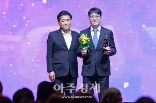 [포토] ​​​​​​​오성욱 선수,  드림투어 MVP 수상 (PBA 골든큐 어워즈)