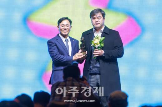 [포토] ​​​​​​​하이원리조트 하이원 위너스, 베스트 프런트상 수상 (PBA 골든큐 어워즈)