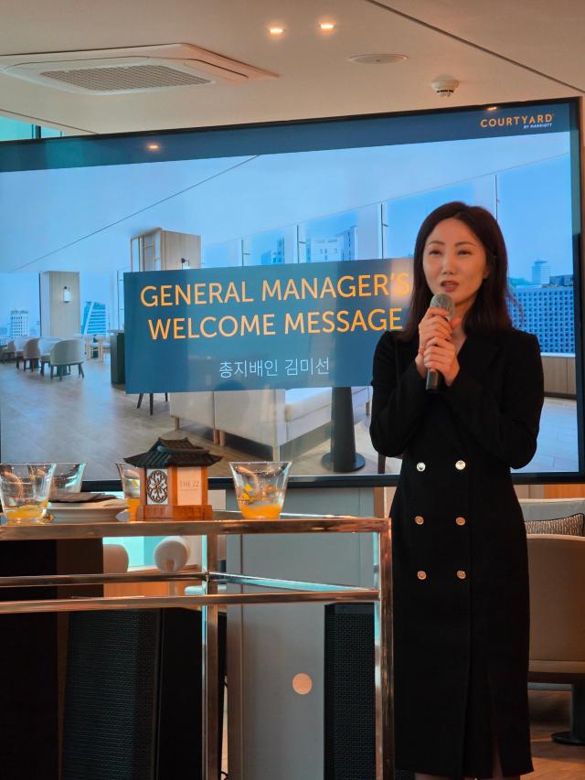 김미선 코트야드 메리어트 서울 명동 총지배인이 17일 해당 호텔서 열린 미디어 게더링 행사에 참석해 인사말을 하고 있다 사진기수정 기자