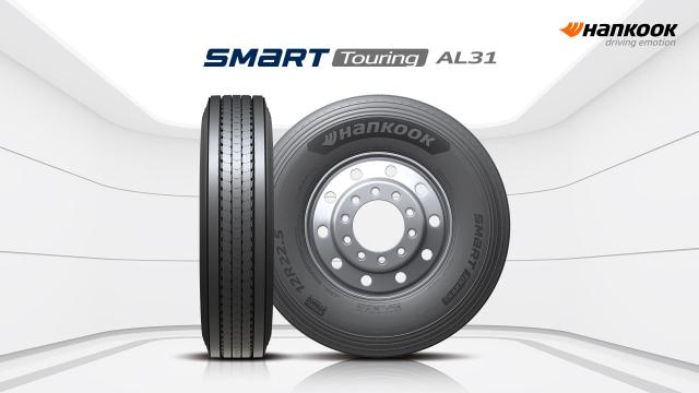 한국타이어의 중장거리 시외·고속버스용 프리미엄 타이어 신제품 ‘스마트 투어링Smart Touring AL31’ 사진한국타이어