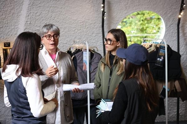 프랑스에서 열린 플라이텍 제품 설명회 사진플라이텍