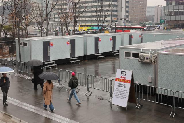 Photo shows temporary modular bathrooms being put in to places in preparation for upcoming BTS' Comeback Concert on March 21. AJP Han Jun-gu March 18, 2026